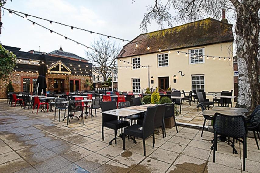 The Hatchet Inn Wetherspoon Newbury  Exterior foto